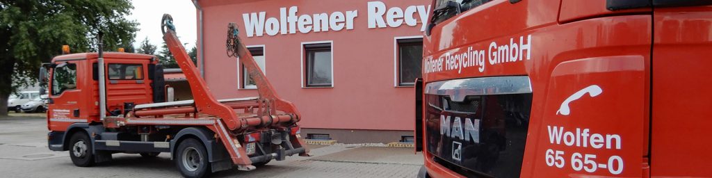 Firmensitz der WR und zwei Containerfahrzeuge