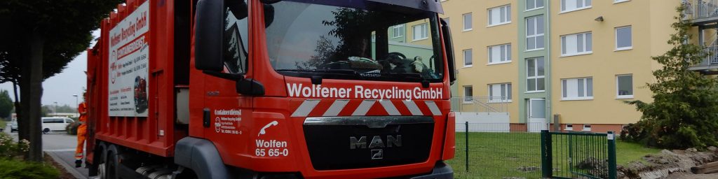 WR Sammelfahrzeug im Wohngebiet in Bitterfeld