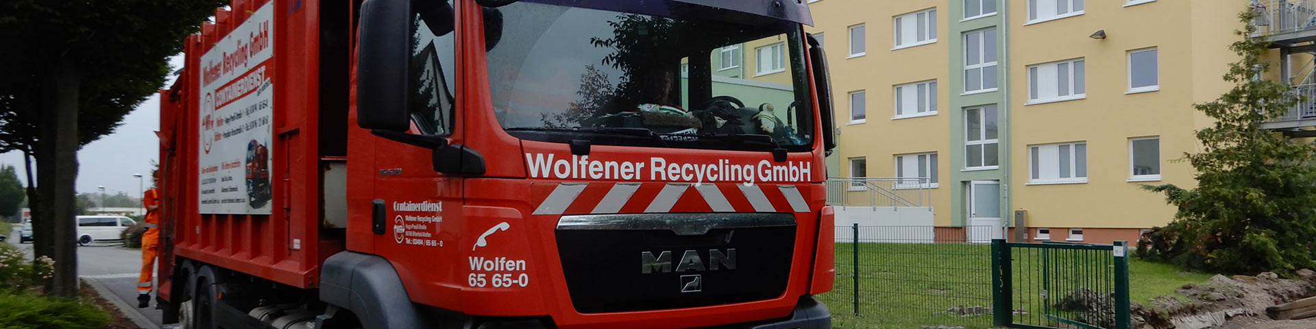 WR Sammelfahrzeug im Wohngebiet in Bitterfeld