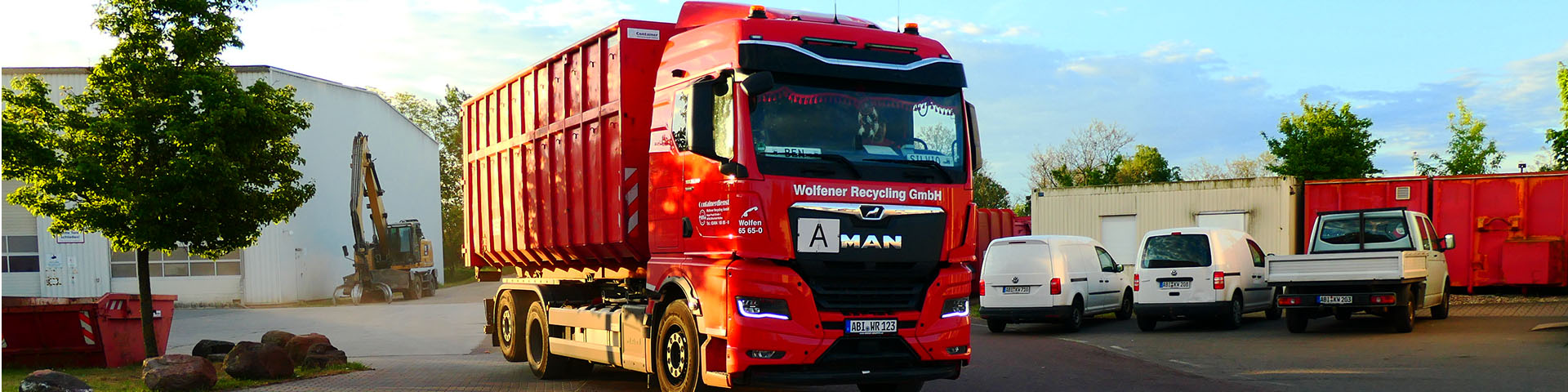 Foto | Abrollcontainerfahrzeug auf dem WR Betriebshof