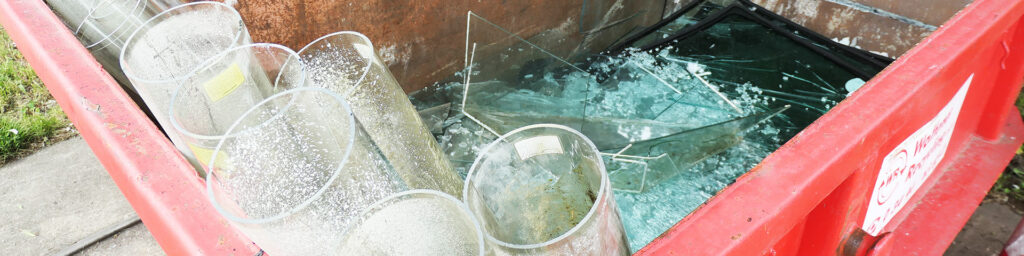 Foto | Ein Ansetzcontainer mit Altglas/Bauglas/Flachglas